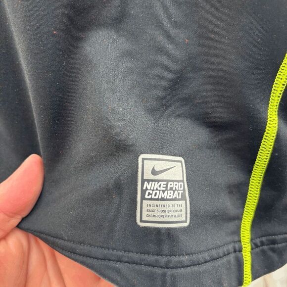 Nike Pro Combat Fitted Compression DriFit Mens Size Large Black 1/4 zip jacket - Picture 2 of 4